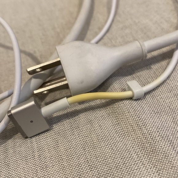 145”/12’ Apple 45W MagSafe 2 Power Adapter and AC power Adapter Extension Cable - Picture 3 of 9
